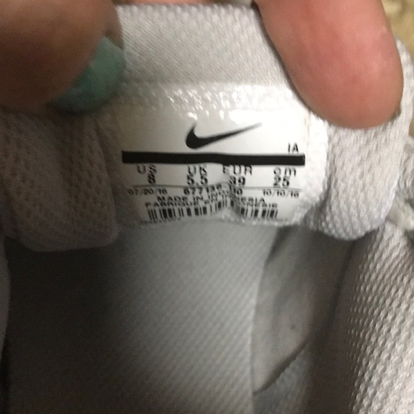 Nike’s - Picture 4 of 4